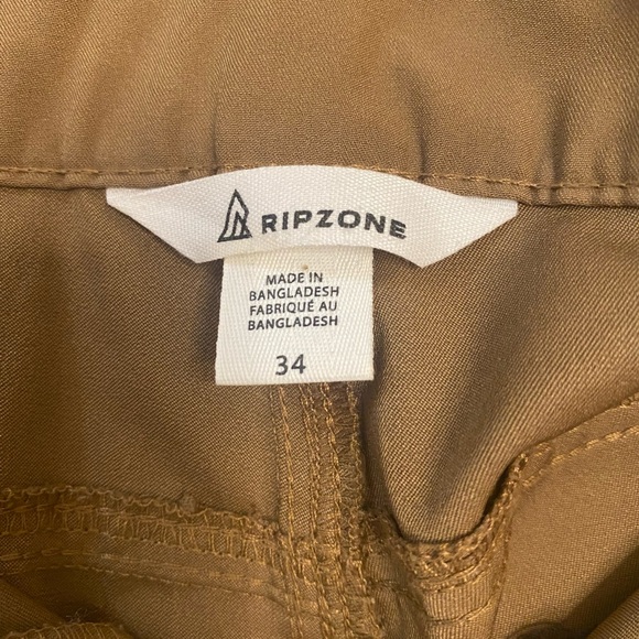 Men’s Ripzone Shorts - Picture 2 of 2